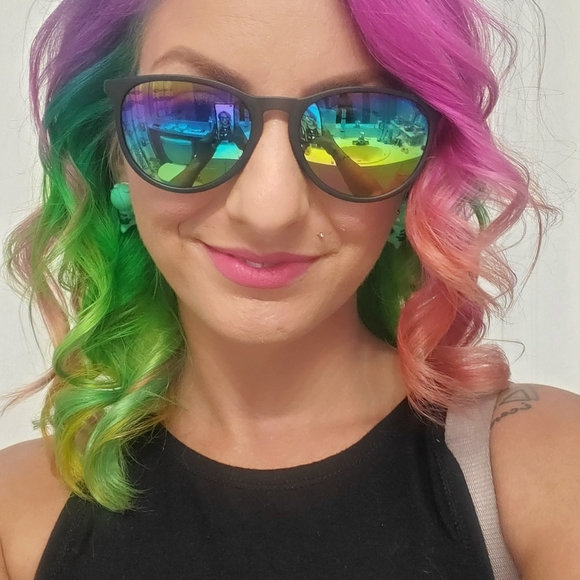 Meet your Posher, Nikki - Picture 4 of 4